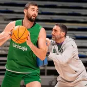 David Kravish e Ibon Navarro, en un entrenamiento de Unicaja David Kravish e Ibon Navarro, en un entrenamiento de Unicaja