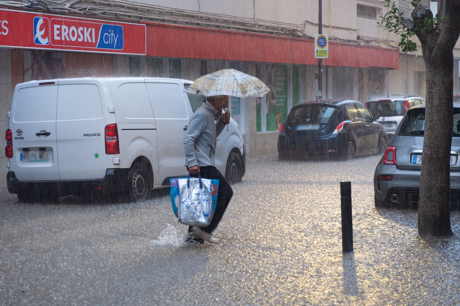 La Aemet alerta por la dana 'Alice' que traerá "lluvias muy fuertes" desde mediados de semana La Aemet alerta por la dana 'Alice' que traerá "lluvias muy fuertes" desde mediados de semana