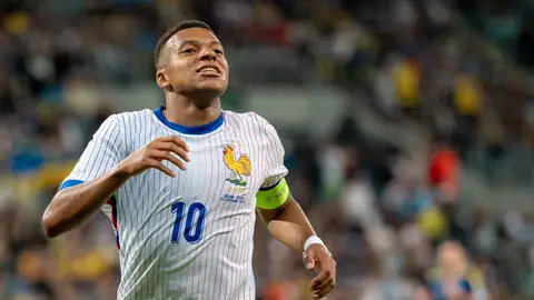 Mbappé, entre algodones con la selección francesa