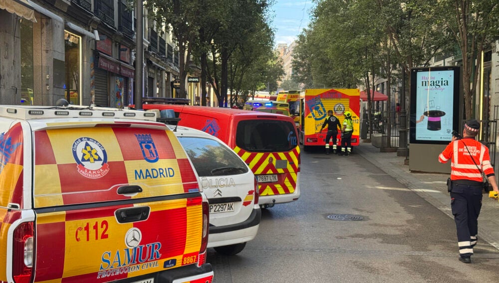 La Policía busca posibles atrapados en el edificio derrumbado en el centro de Madrid