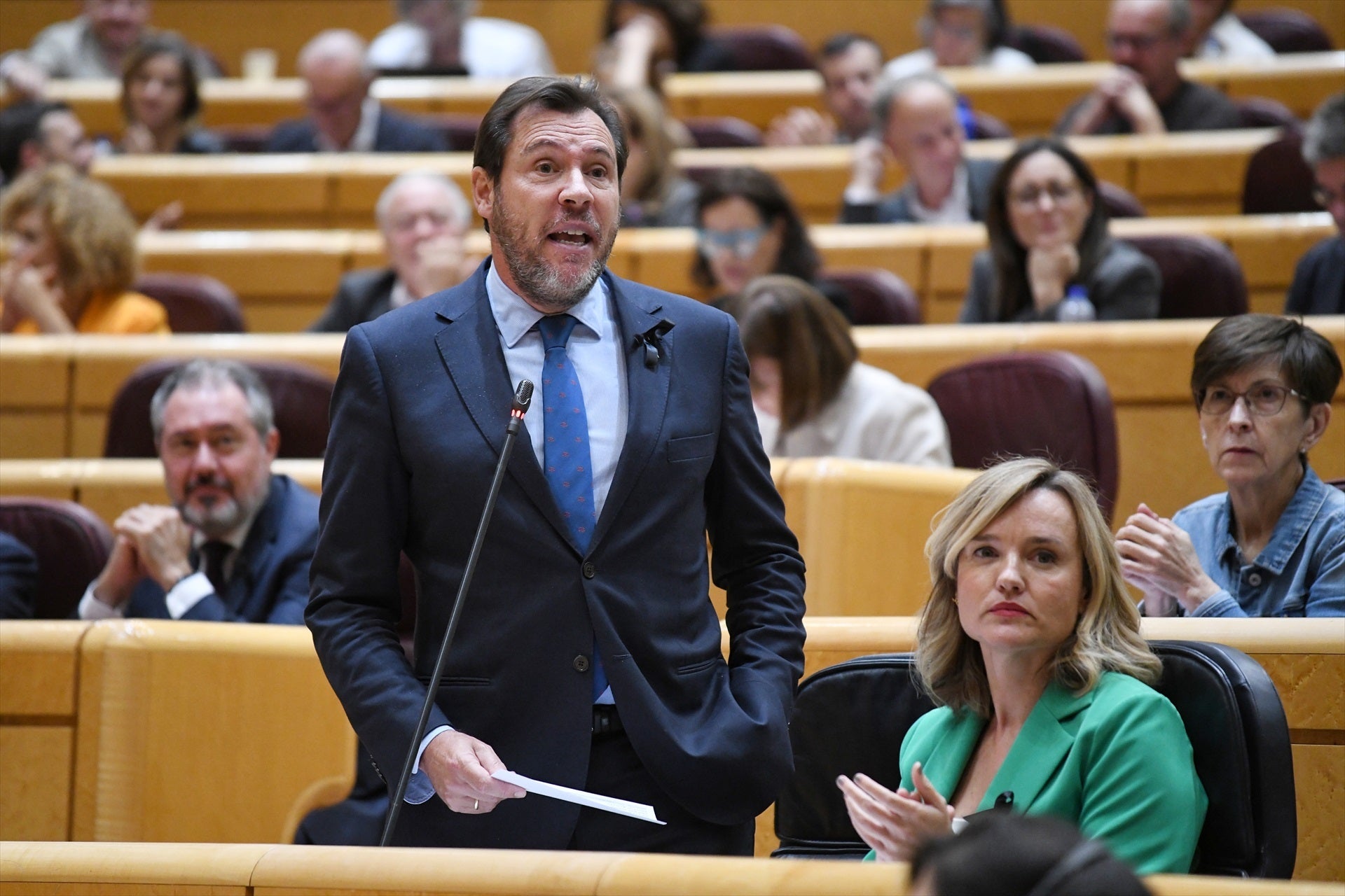 Óscar Puente estalla después de que el Presidente del Senado le retire la palabra: “Demócratas de hojalata” Óscar Puente estalla después de que el Presidente del Senado le retire la palabra: “Demócratas de hojalata”