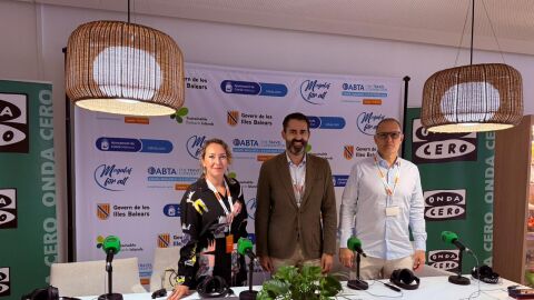 El director de Operaciones de Meliá Calviá Beach, Javier Baqueiro y el gerente de La Vila CC, el centro comercial de Magaluf, Antonio Gaspar. El director de Operaciones de Meliá Calviá Beach, Javier Baqueiro y el gerente de La Vila CC, el centro comercial de Magaluf, Antonio Gaspar.