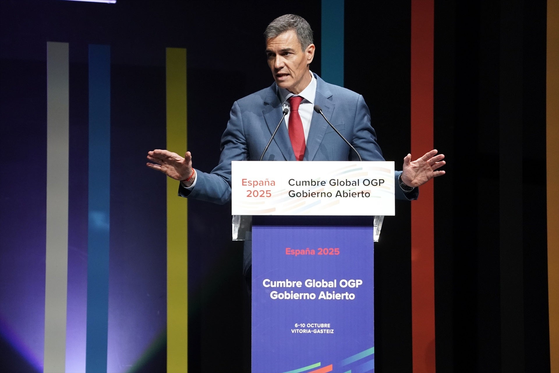 Sánchez presume de "la valentía" de su Gobierno contra la corrupción frente quienes "la tapan y silencian" Sánchez presume de "la valentía" de su Gobierno contra la corrupción frente quienes "la tapan y silencian"