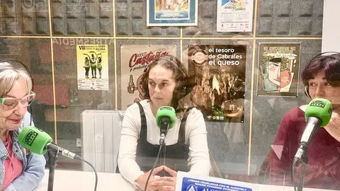 Nuestras invitadas en los estudios de Onda Cero Infiesto Nuestras invitadas en los estudios de Onda Cero Infiesto