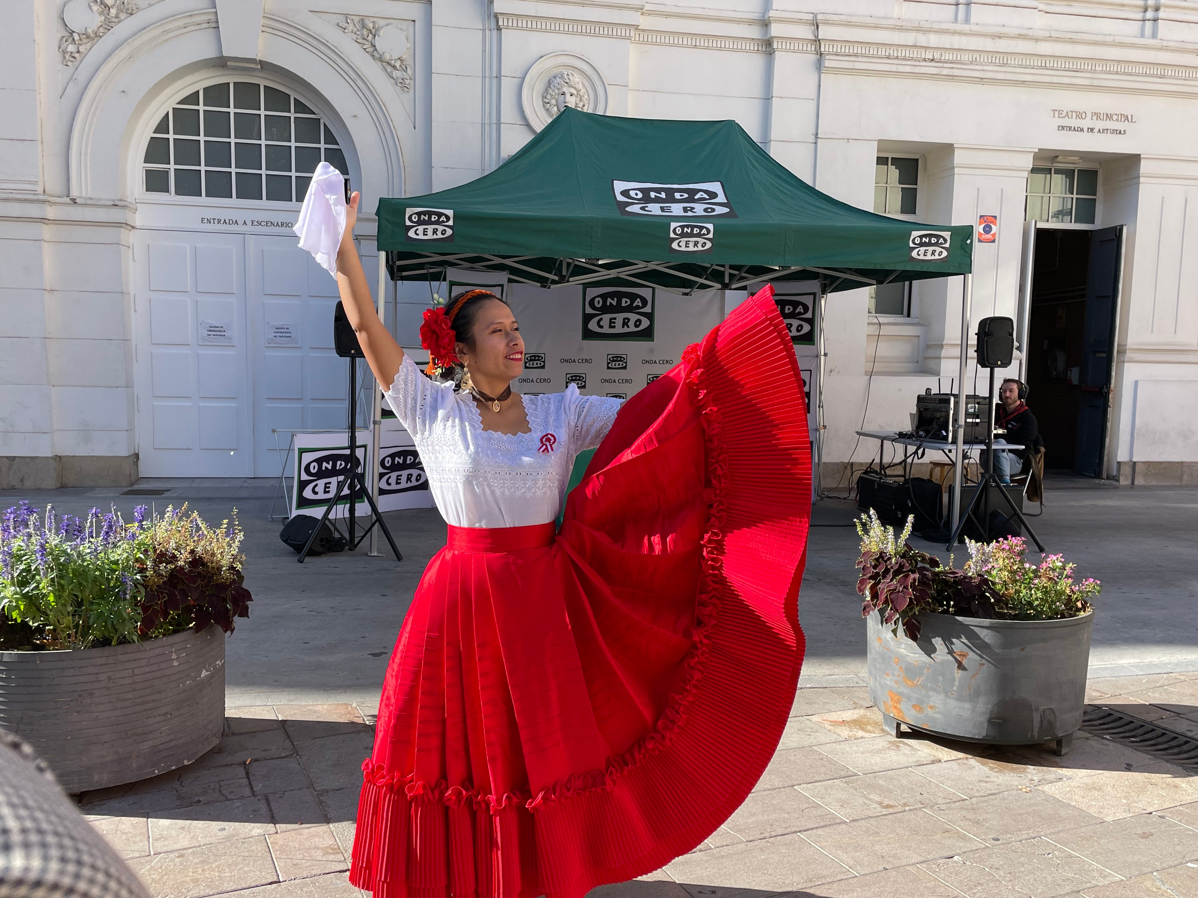 Ross Leca con el traje de Marinera Ross Leca con el traje de Marinera