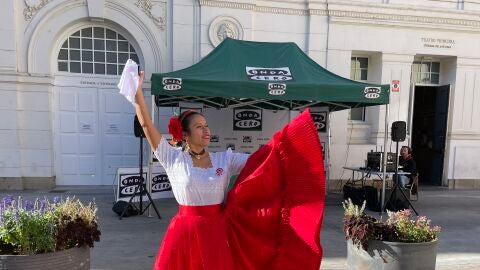 Ross Leca con el traje de Marinera