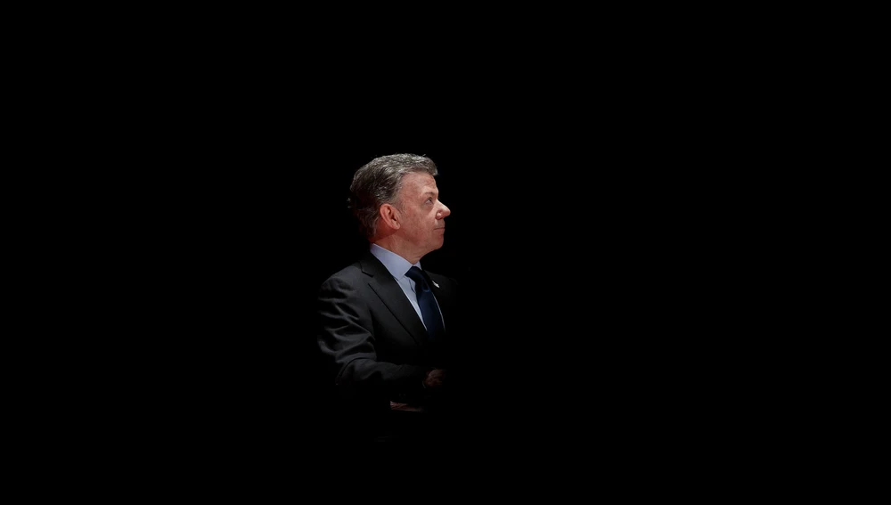 El presidente de Colombia, Juan Manuel Santos, interviene en la ceremonia del Foro de la Nueva Economía 2016 en el Teatro Real el 14 de diciembre de 2016 en Madrid, España. El presidente de Colombia, Juan Manuel Santos, interviene en la ceremonia del Foro de la Nueva Economía 2016 en el Teatro Real el 14 de diciembre de 2016 en Madrid, España.