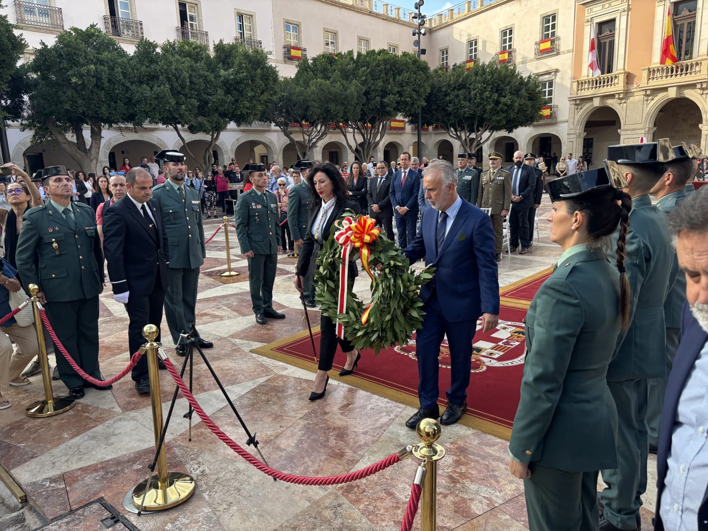 Los restos de 'Los Coloraos' ya reposan bajo 'El Pingurucho', en la Plaza Vieja de Almería Los restos de 'Los Coloraos' ya reposan bajo 'El Pingurucho', en la Plaza Vieja de Almería