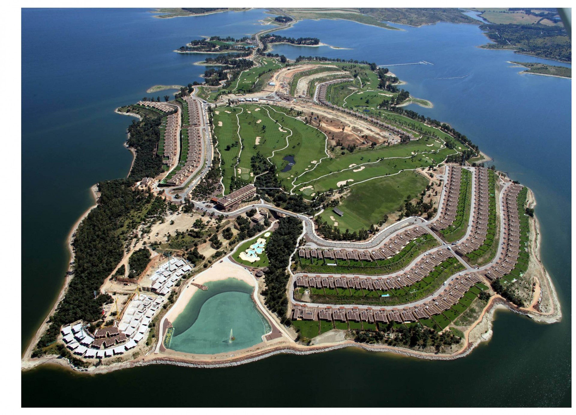 Los propietarios de Valdecañas respetan pero no comparte la decisión del TC de desestimar el recurso de casación contra el derribo Los propietarios de Valdecañas respetan pero no comparte la decisión del TC de desestimar el recurso de casación contra el derribo