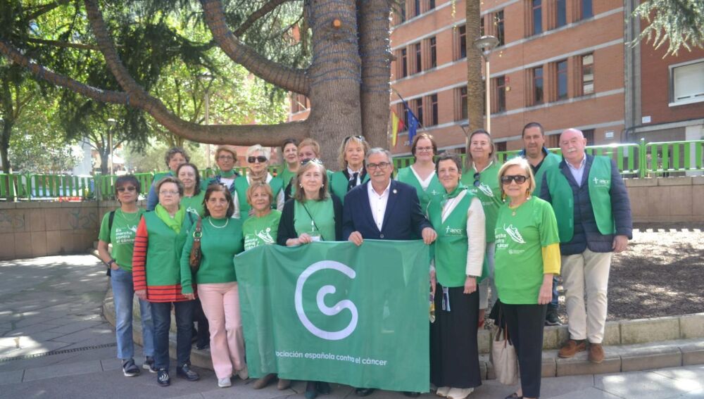 Loli Mieres es la presidenta de la Junta Local de la AECC en Mieres