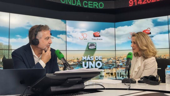Carlos Alsina junto a Patricia Ayuela, CEO de L&iacute;nea Directa