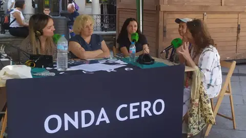 CLM en la Onda desde la Feria del Libro de Toledo con Eva Martínez Abascal. CLM en la Onda desde la Feria del Libro de Toledo con Eva Martínez Abascal.