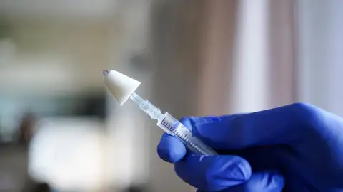 La vacuna intranasal contra la gripe se está administrando en los colegios aragoneses La vacuna intranasal contra la gripe se está administrando en los colegios aragoneses