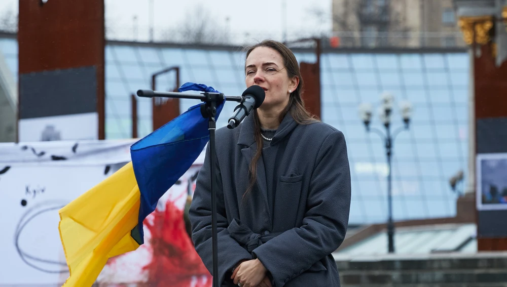: Oleksandra Matviichuk, directora del Centro para las Libertades Civiles y Premio Nobel de la Paz 2022, habla tras la obra de teatro "La historia de un hombrecito gris" en la Plaza de la Independencia el 20 de febrero de 2024 en Kiev : Oleksandra Matviichuk, directora del Centro para las Libertades Civiles y Premio Nobel de la Paz 2022, habla tras la obra de teatro "La historia de un hombrecito gris" en la Plaza de la Independencia el 20 de febrero de 2024 en Kiev