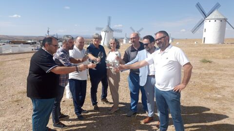 Brindis desde los Molinos de Campo de Criptana