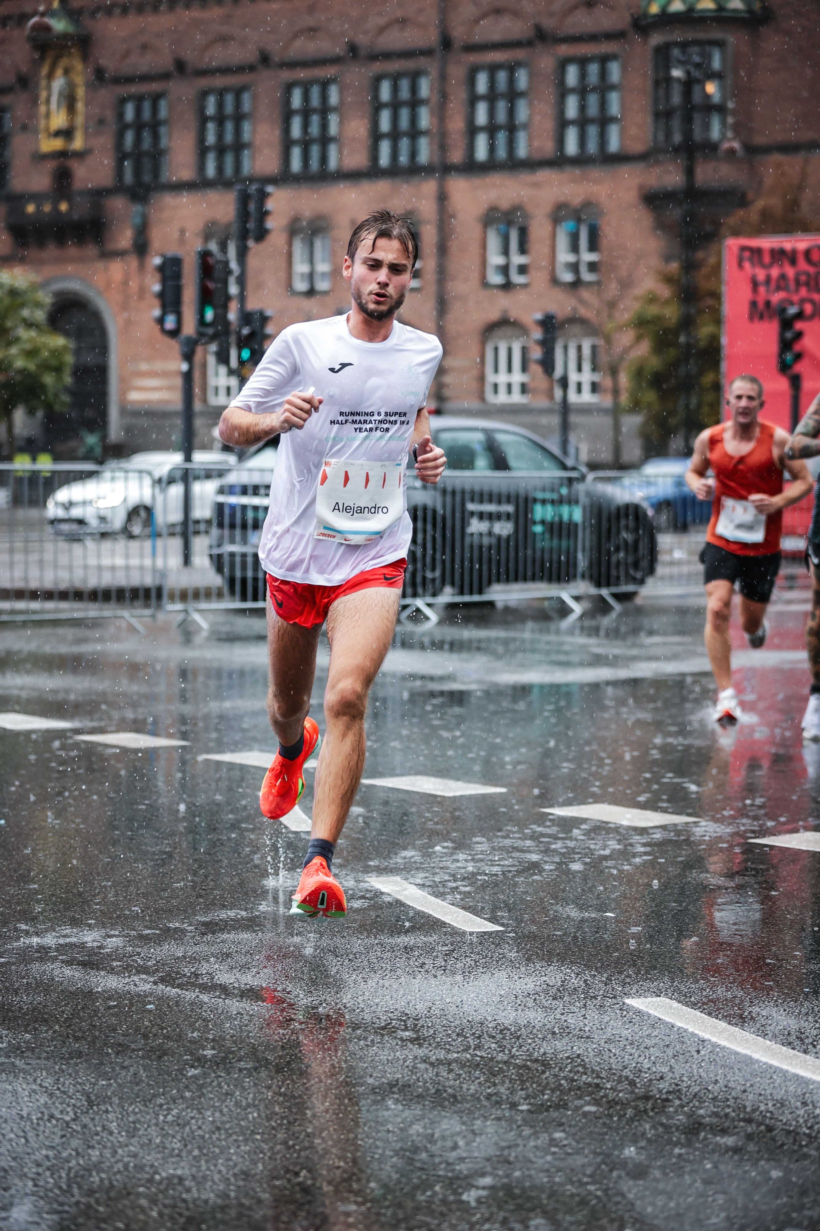 Un atleta albaceteño recauda más de 3.500 euros a favor de ATUVIBI Un atleta albaceteño recauda más de 3.500 euros a favor de ATUVIBI