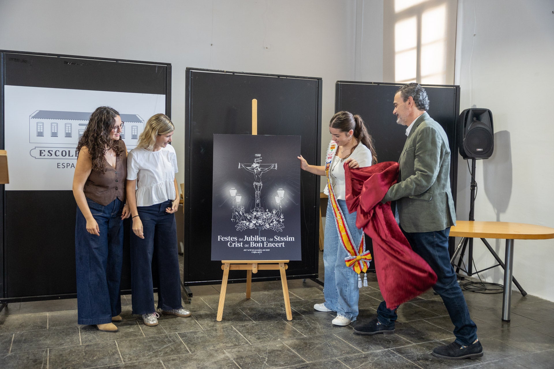 Alfaz del Pi celebró el 9 de Octubre en les Escoles Velles Alfaz del Pi celebró el 9 de Octubre en les Escoles Velles