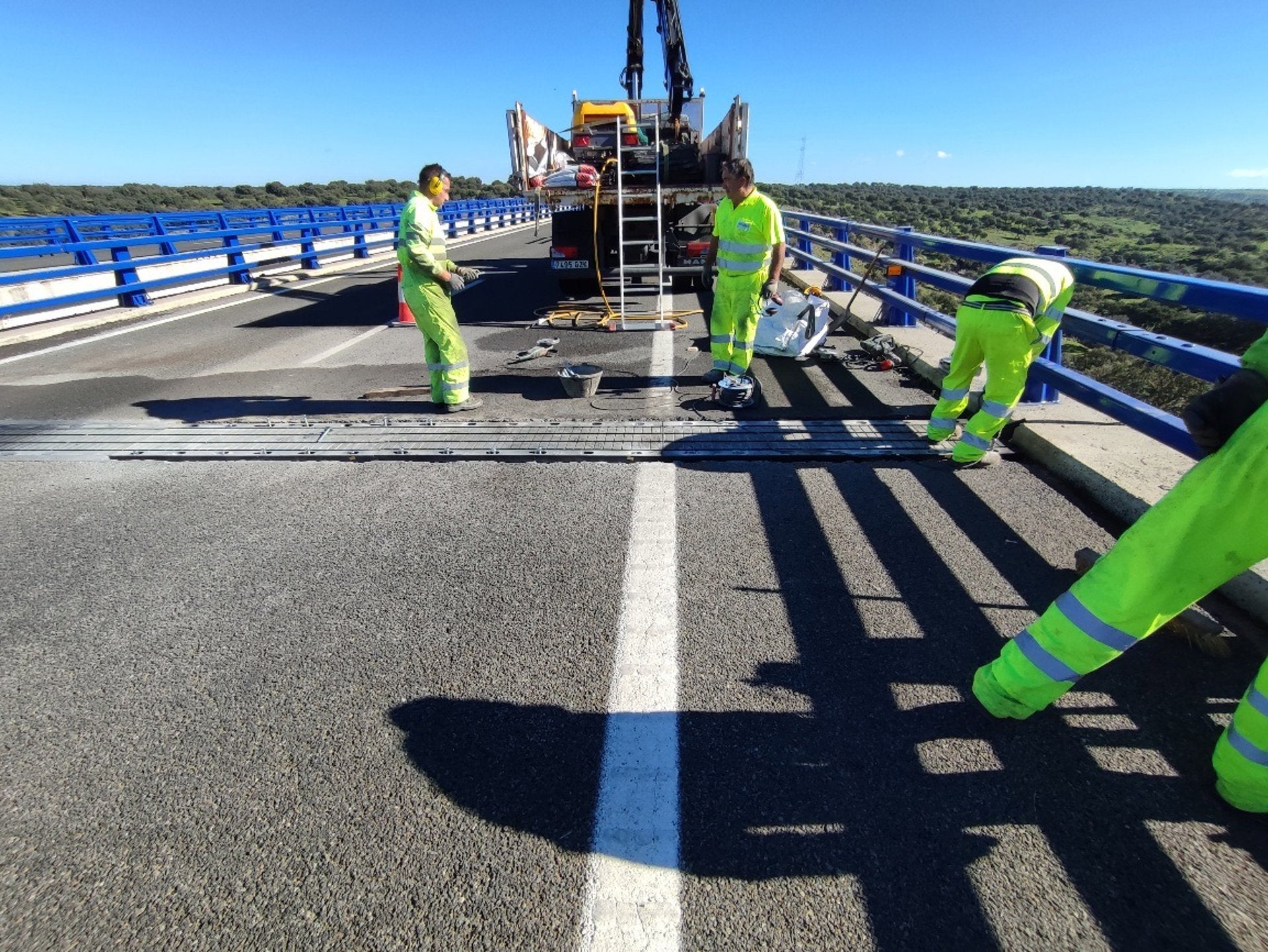 El Ministerio de Transportes licita por 14,8 millones obras de conservación en 214 kilómetros de carreteras de Cáceres El Ministerio de Transportes licita por 14,8 millones obras de conservación en 214 kilómetros de carreteras de Cáceres