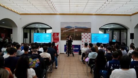 M&aacute;s de 600 j&oacute;venes conectan con empresas en b&uacute;squeda activa de trabajadores en el certamen 'Talent Day' en Almendralejo