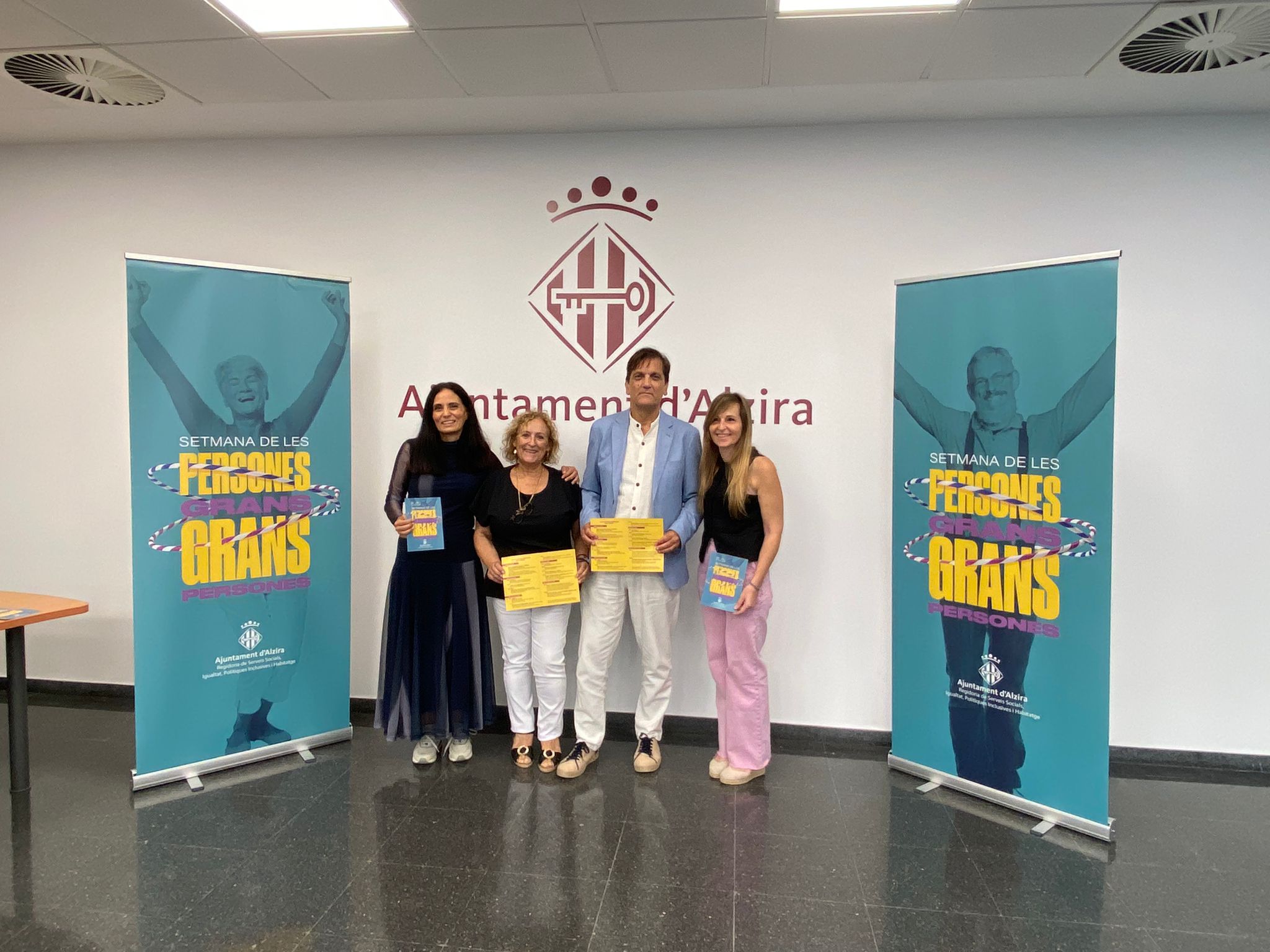 El envejecimiento activo centra la programación de la Semana de las personas Mayores en Alzira El envejecimiento activo centra la programación de la Semana de las personas Mayores en Alzira