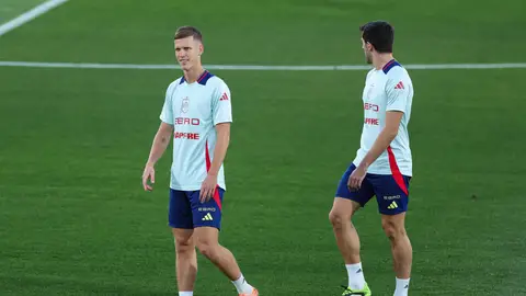Dani Olmo se retira del entrenamiento: será baja ante Georgia