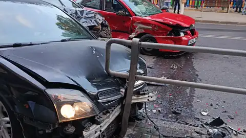 Cuatro vehículos afectados en el accidente Cuatro vehículos afectados en el accidente