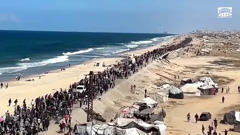 Palestinos desplazados en el centro de Gaza se dirigen al norte tras la entrada en vigor del alto el fuego Palestinos desplazados en el centro de Gaza se dirigen al norte tras la entrada en vigor del alto el fuego