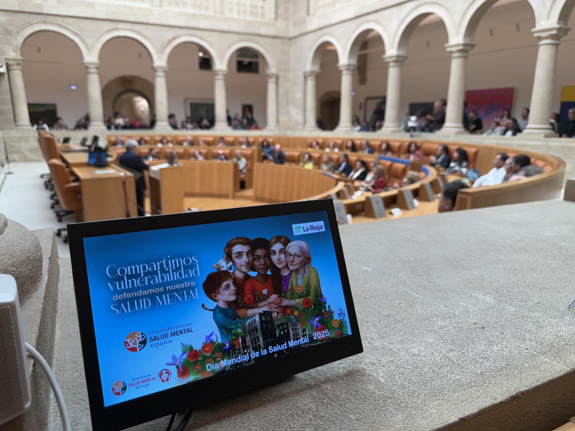 El Parlamento de La Rioja acoge la lectura del manifiesto ‘Compartimos vulnerabilidad, defendamos nuestra salud mental’ El Parlamento de La Rioja acoge la lectura del manifiesto ‘Compartimos vulnerabilidad, defendamos nuestra salud mental’