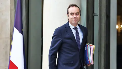 Macron vuelve a nombrar a Lecornu como nuevo primer ministro cuatro días después de su dimisión