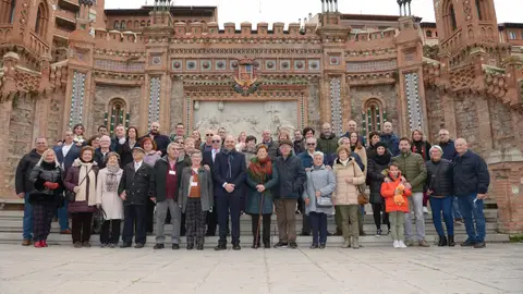 Foto de familia de las Medallas de los Amantes de Teruel en la Escalinata MEDALLAS AMANTES