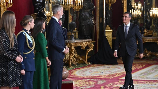 El presidente del Gobierno, Pedro S&aacute;nchez, a su llegada a la recepci&oacute;n de los Reyes en el Palacio Real
