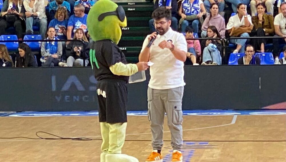 El nuevo animador del Avenida, pendiente de que se actualice la megafonía