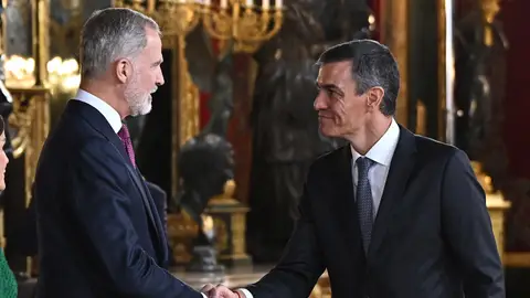 Pedro Sánchez abandona la recepción en el Palacio Real sin hacer el 'corrillo' con los periodistas