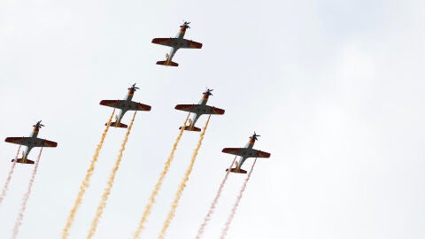 La Formación Mirlo dibujando la bandera de España en el cielo de Madrid
