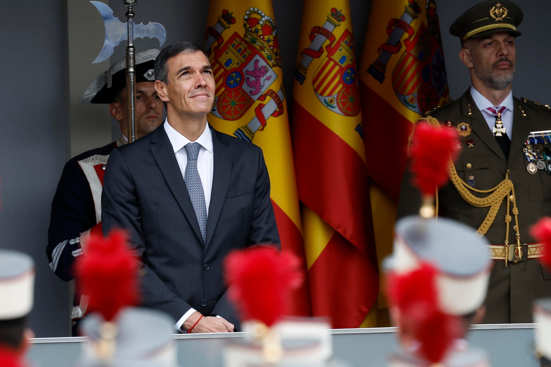 Pedro Sánchez, recibido con pitos a su llegada al desfile militar por el Día de la Hispanidad Pedro Sánchez, recibido con pitos a su llegada al desfile militar por el Día de la Hispanidad