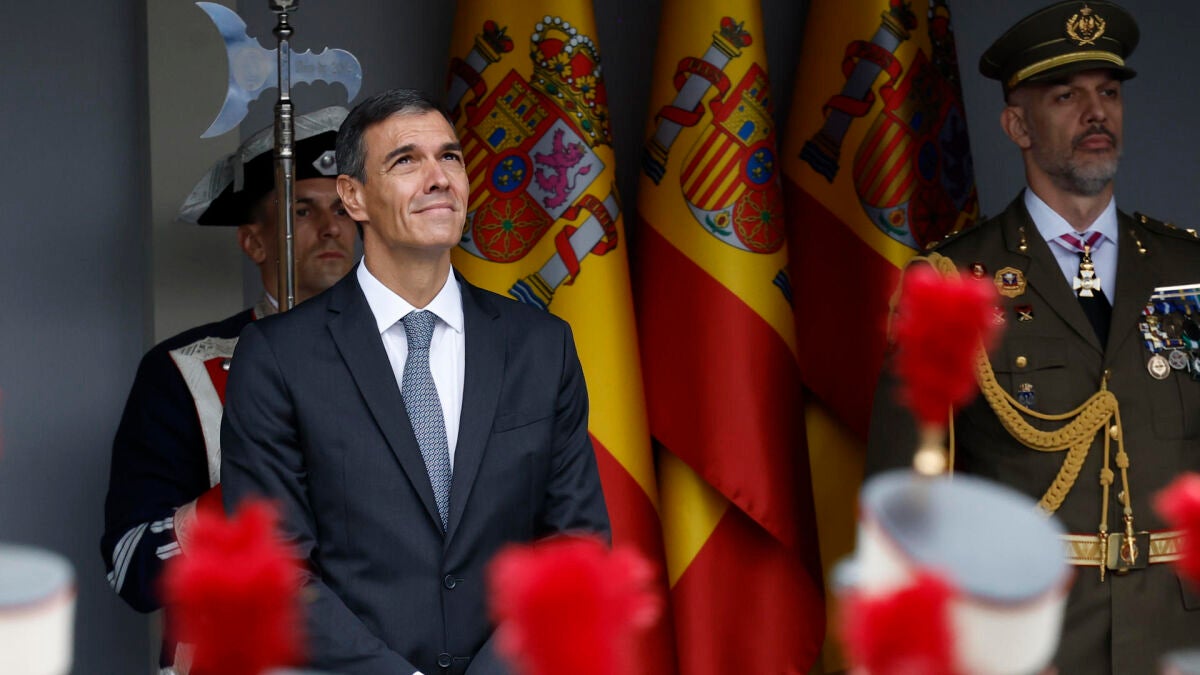 Pedro Sánchez, pitado y abucheado a su llegada al desfile militar por el  Día de la Hispanidad