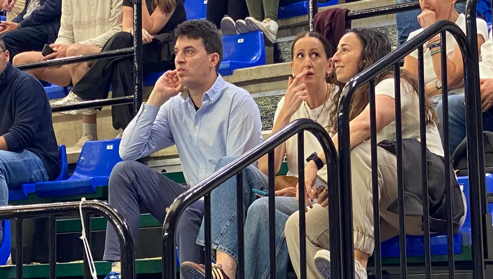 Silvia Domínguez, en el graderío Silvia Domínguez, en el graderío