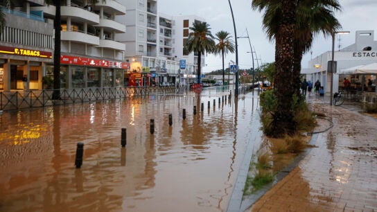 Calles inundadas como consecuencia de las &uacute;ltimas lluvias ca&iacute;das este s&aacute;bado en Ibiza. 