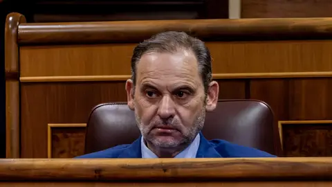 Ábalos renuncia a la defensa de su abogado y pedirá el aplazamiento de su declaración del miércoles