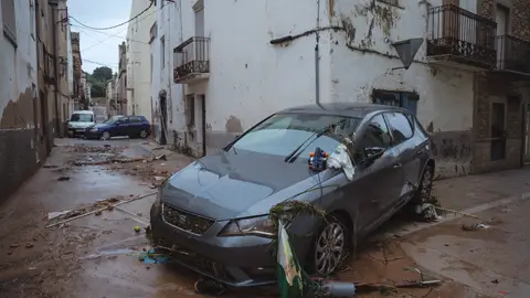 Reaccions polítiques a l'absència del president Illa durant els aiguats a l'Ebre Reaccions polítiques a l'absència del president Illa durant els aiguats a l'Ebre