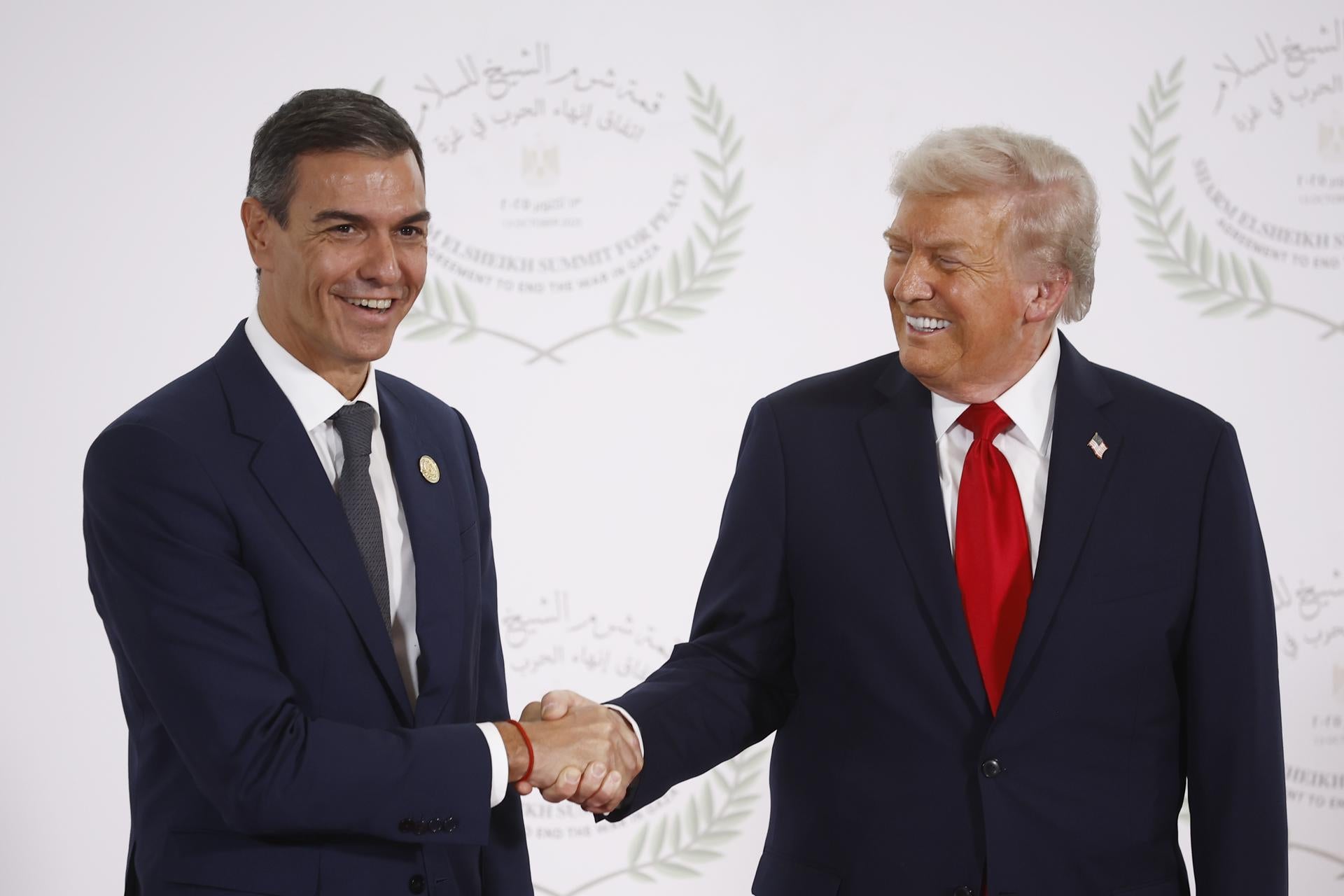 Trump señala públicamente a Sánchez por el gasto en Defensa: "¿Estáis trabajando ya sobre el PIB?" Trump señala públicamente a Sánchez por el gasto en Defensa: "¿Estáis trabajando ya sobre el PIB?"