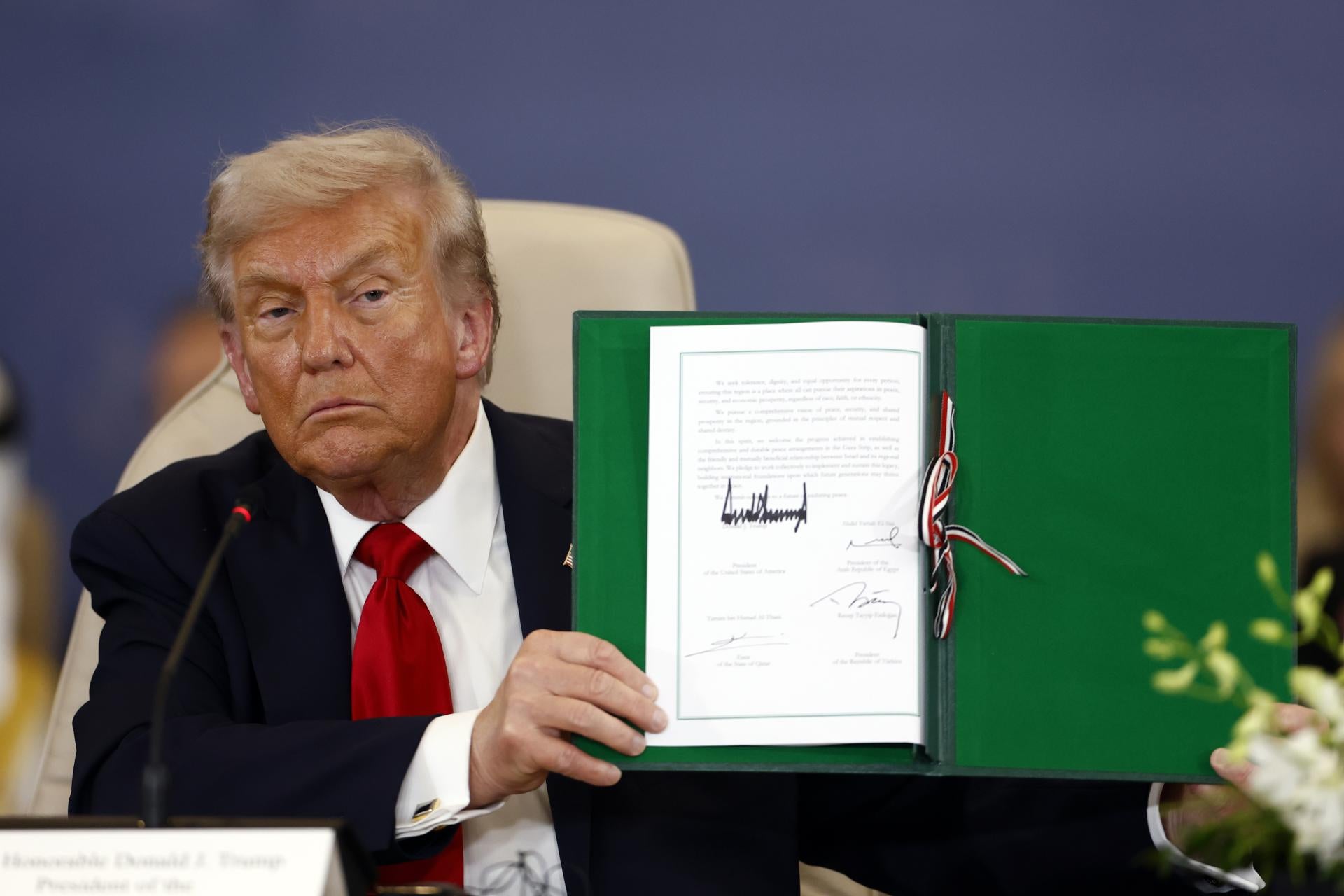 Trump firma el fin de la guerra en Gaza frente a una treintena de líderes mundiales: "Nunca había visto tanta felicidad" Trump firma el fin de la guerra en Gaza frente a una treintena de líderes mundiales: "Nunca había visto tanta felicidad"