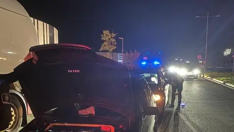 La Policía Local de Santiago evita una macroconcentración de vehículos en el Polígono Industrial de Sionlla La Policía Local de Santiago evita una macroconcentración de vehículos en el Polígono Industrial de Sionlla