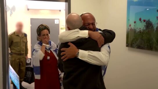El emocionante regreso a casa de los rehenes israel&iacute;es: emoci&oacute;n, alivio y l&aacute;grimas de felicidad tras m&aacute;s de dos a&ntilde;os