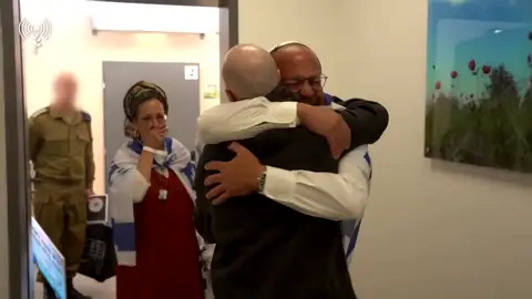 El emocionante regreso a casa de los rehenes israelíes: emoción, alivio y lágrimas de felicidad tras más de dos años