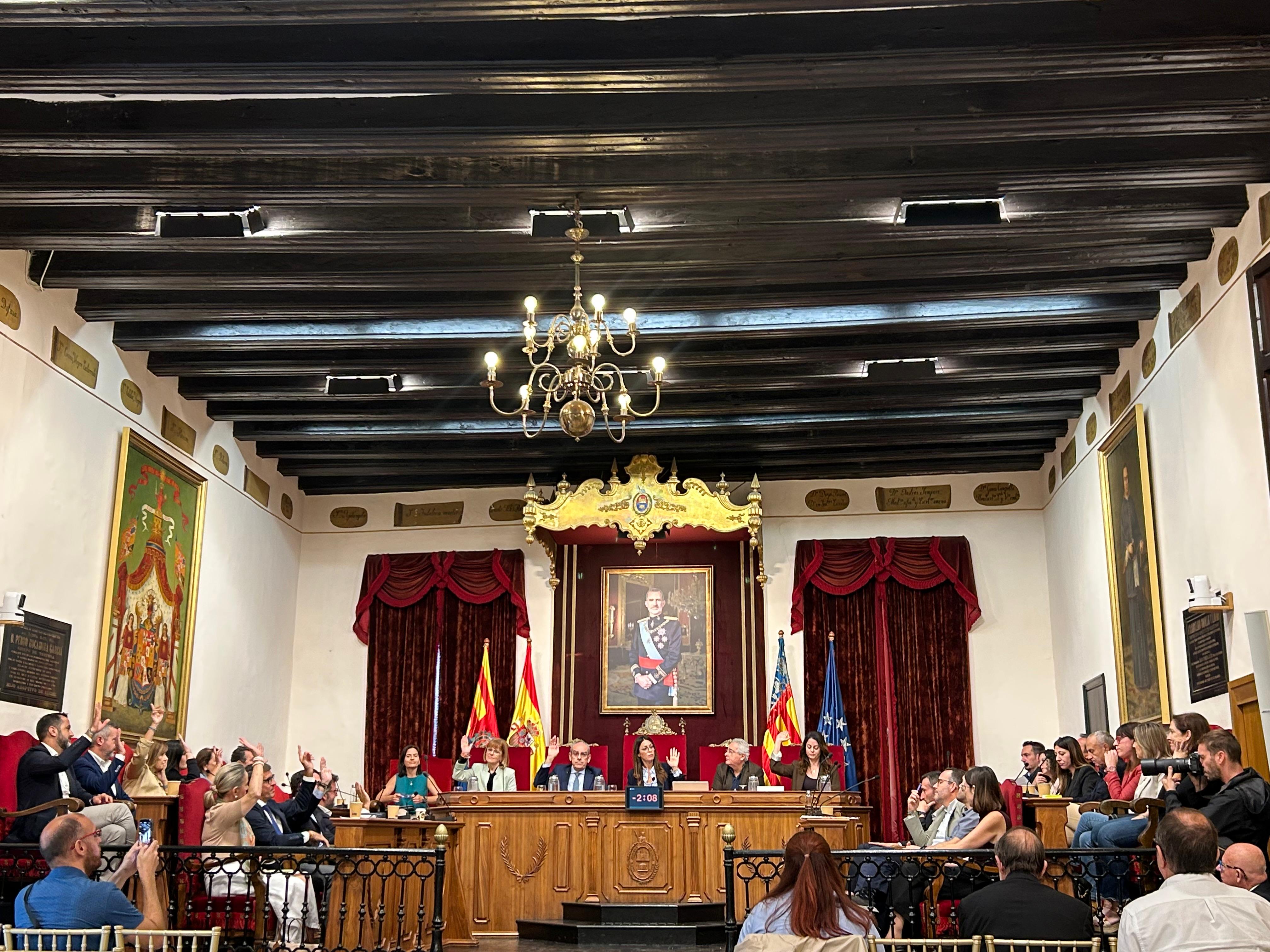 PP y Vox de Elche sacan adelante en solitario la subida de la basura y la bajada del IBI en 2025 PP y Vox de Elche sacan adelante en solitario la subida de la basura y la bajada del IBI en 2025