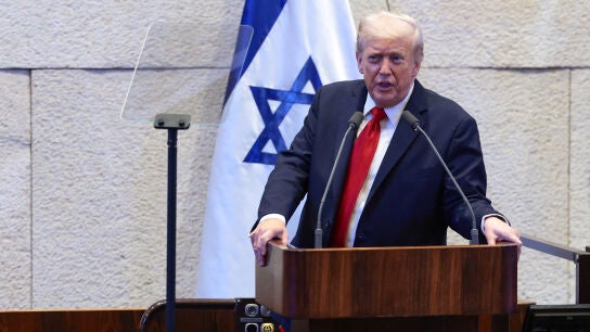 Donald Trump en un momento de su discurso ante el parlamento israel&iacute;/ REUTERS/Evelyn Hockstein