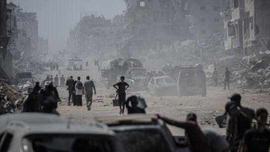 Los palestinos contin&uacute;an regresando a las zonas del norte de la Franja de Gaza tras la entrada en vigor del alto el fuego y la retirada del ej&eacute;rcito israel&iacute; el 13 de octubre de 2025.