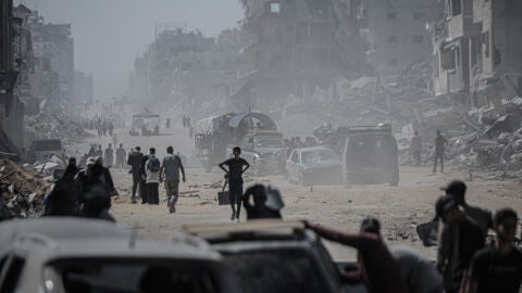 Los palestinos contin&uacute;an regresando a las zonas del norte de la Franja de Gaza tras la entrada en vigor del alto el fuego y la retirada del ej&eacute;rcito israel&iacute; el 13 de octubre de 2025.