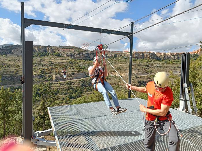 Cantavieja inaugura la primera tirolina en un Pueblo Bonito de España Cantavieja inaugura la primera tirolina en un Pueblo Bonito de España